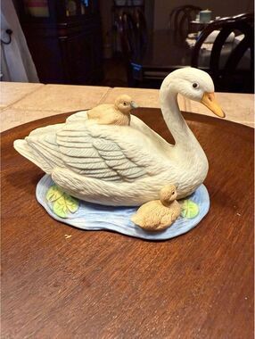 A 25.  Vintage HOMCO Swimming Swans with Ducks Porcelain Figurine